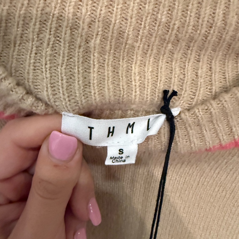 Sweater - Picture 4 of 4